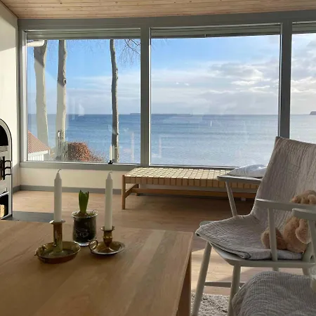 Stunningly Located With A Beach, Дом отдыха *