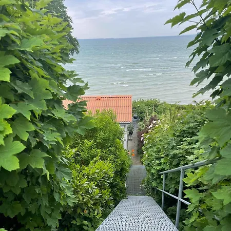 Stunningly Located With A Beach, Дом отдыха Bjert Strand