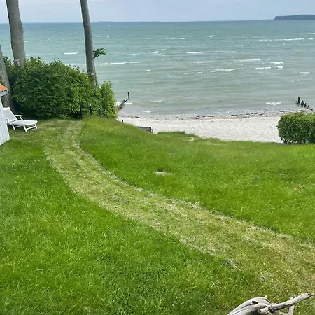 Stunningly Located With A Beach, Дом отдыха Bjert Strand