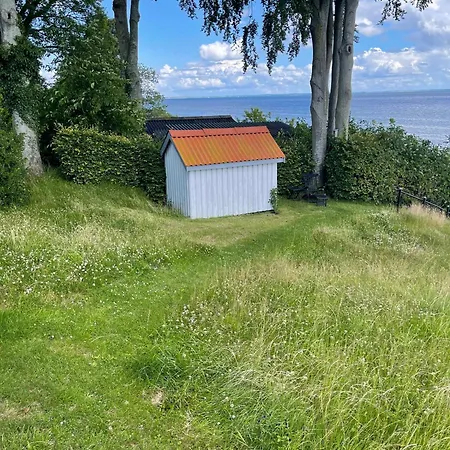 Stunningly Located With A Beach, Дом отдыха